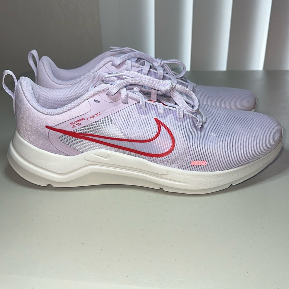 NIKE DOWNSHIFTER 12 NEW, size 10M, 11.5W, very comfy, last one! DD9294 501